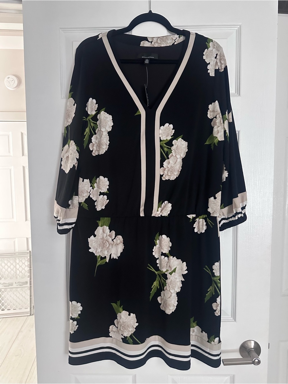 Black Floral V-Neck Dress with Ivory Trim White House Black Market Women XL